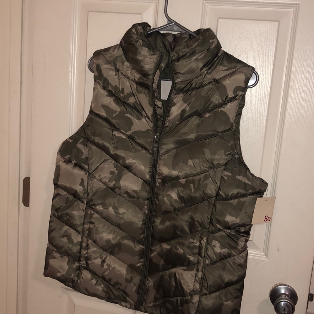 NWT XL Camo Puffer Vest